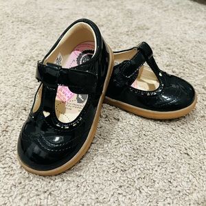 Livie & Luca Toddler Mary Jane’s size 7. Black patent leather